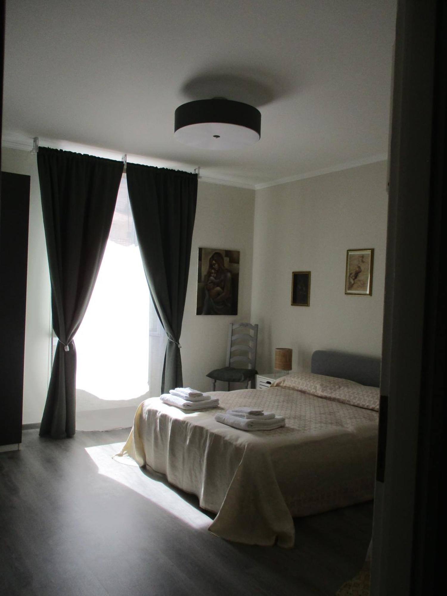 La Casa Del Nespolo Tranquillo Alloggio Vicino Alla Stazione 산레모 외부 사진